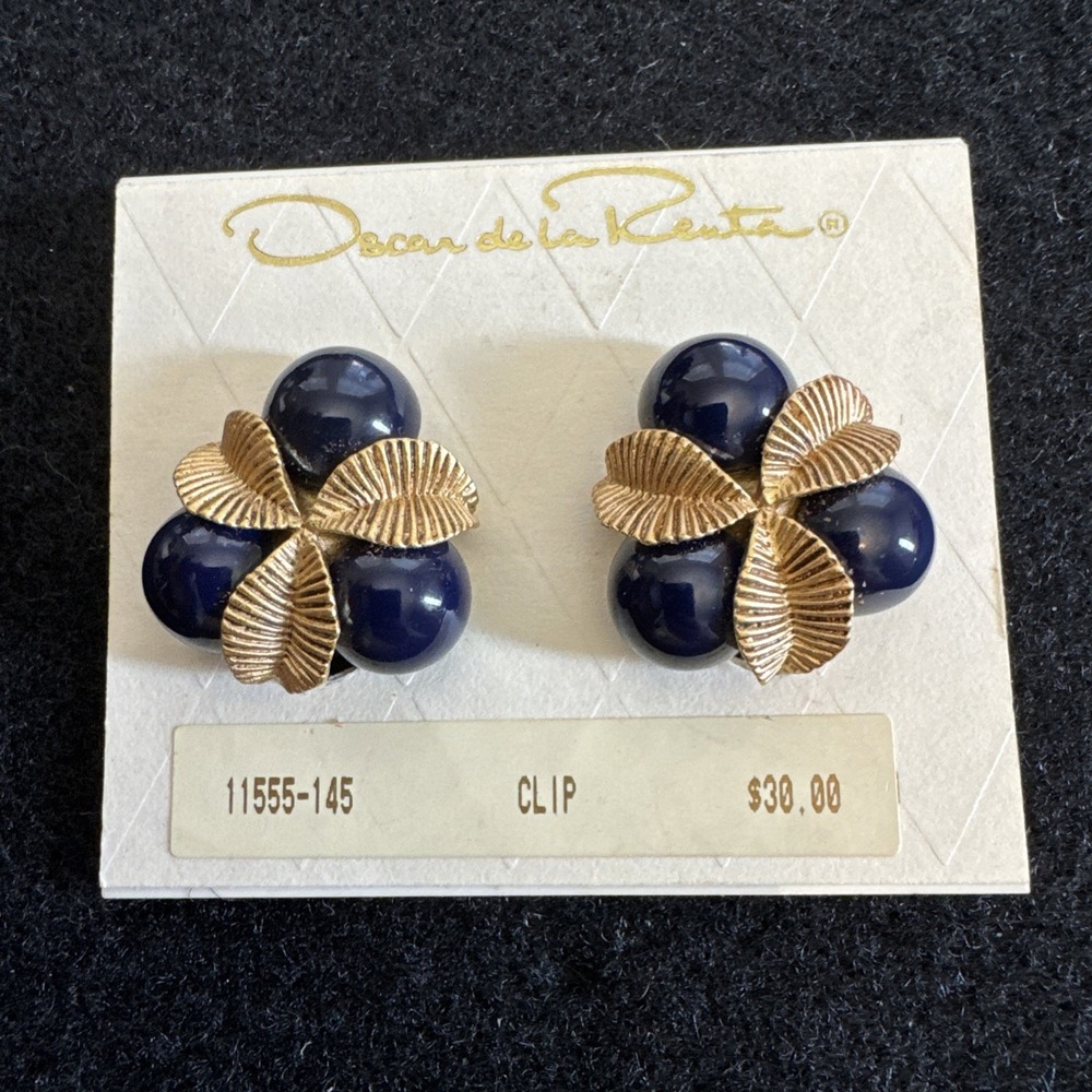 Vintage Oscar De La Renta Gold Tone Leaf Black Cabochon Clip On Earrings NEW!